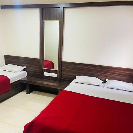 Hotel Sai Bhawani Shirdi Extérieur photo